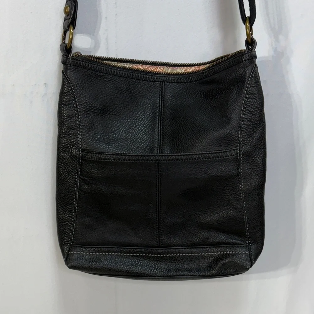🍌The Sak Black Leather Crossbody Bag: